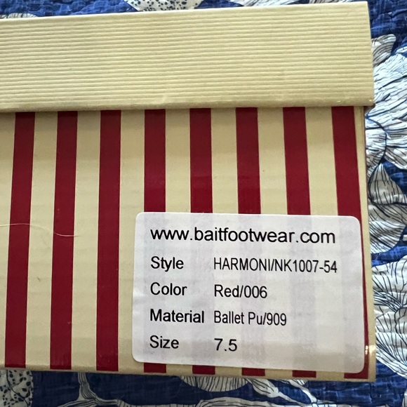 Unique Vintage Red Rose Embroidered Heels Size 7.5 B.A.I.T Footwear - Picture 6 of 9